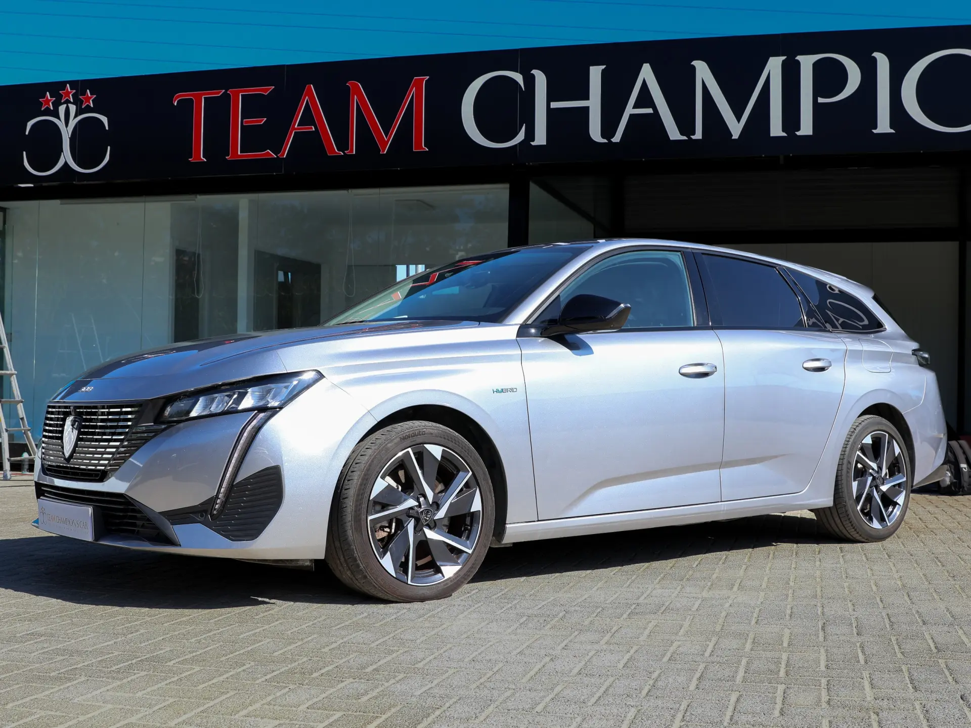 Peugeot 308 1.6 Hybrid Allure e-EAT8 2