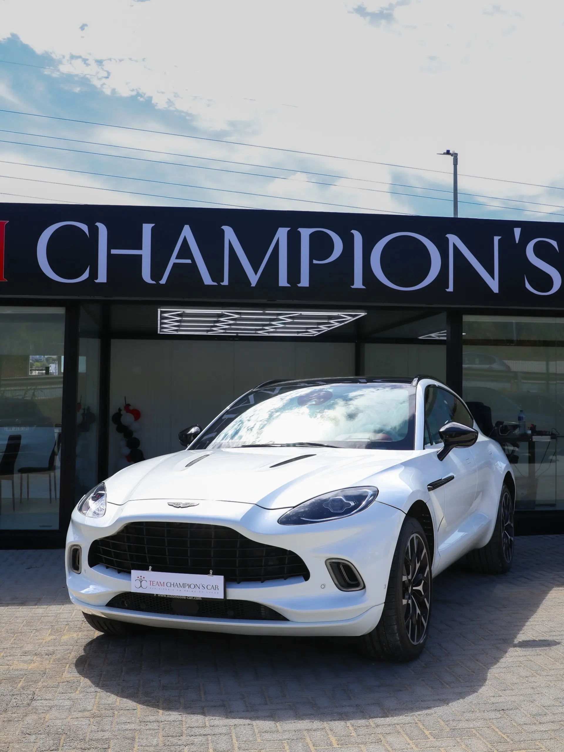 Aston Martin DBX 4.0 Twin-Turbo V8 3