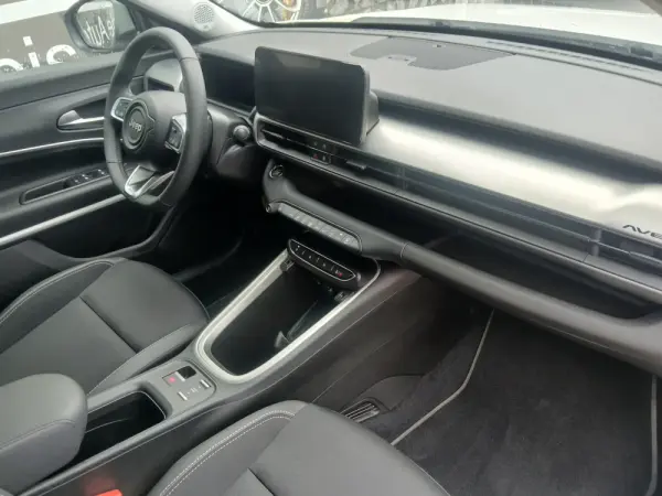 Jeep Avenger 1.2 e-Hybrid Summit DCT 11