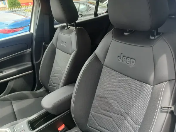 Jeep Avenger 1.2 e-Hybrid Summit DCT 13