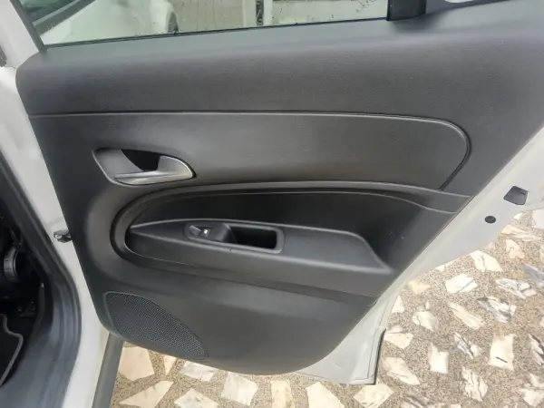 Jeep Avenger 1.2 e-Hybrid Summit DCT 16