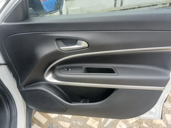 Jeep Avenger 1.2 e-Hybrid Summit DCT 17
