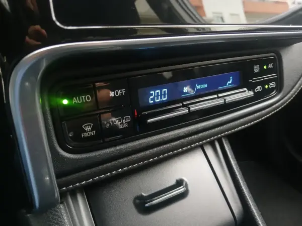Toyota Auris Touring Sports 1.4 D-4D Exclusive+Navi 24