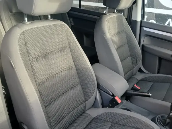 Volkswagen Touran 1.6 TDI Blue.Highine 7L 9