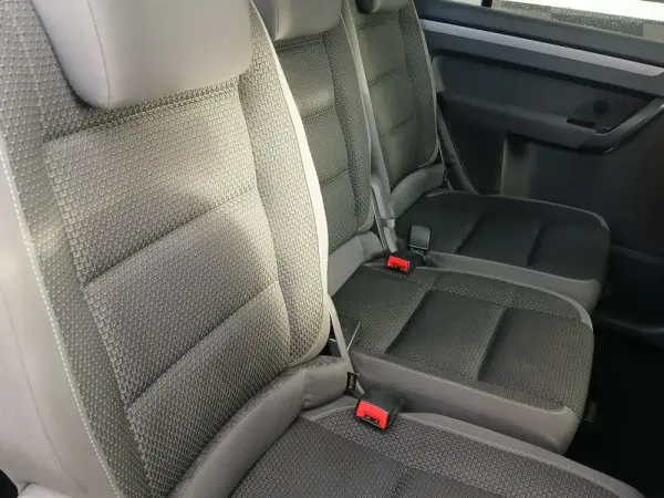 Volkswagen Touran 1.6 TDI Blue.Highine 7L 11