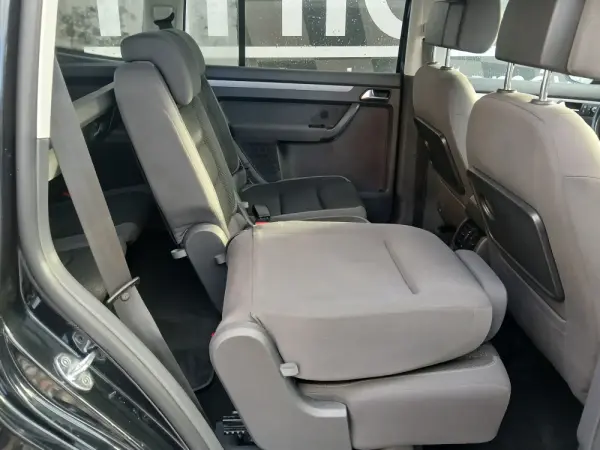 Volkswagen Touran 1.6 TDI Blue.Highine 7L 14