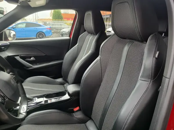 Peugeot e-2008 GT 8