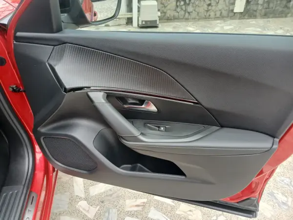 Peugeot e-2008 GT 21