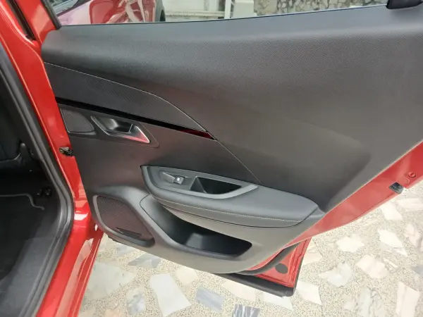 Peugeot e-2008 GT 22