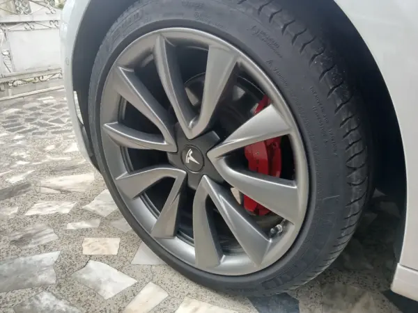 Tesla Model 3 Outro 3