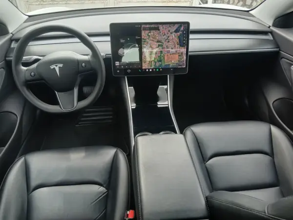 Tesla Model 3 Outro 4