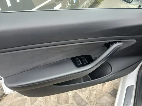 Tesla Model 3 Outro 18