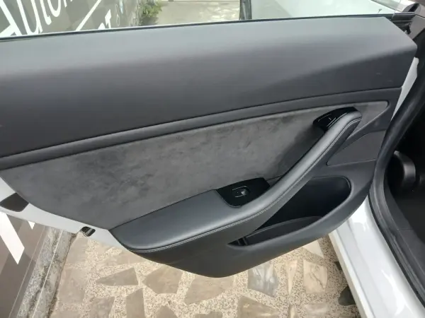 Tesla Model 3 Outro 19