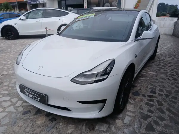 Tesla Model 3 Outro 25