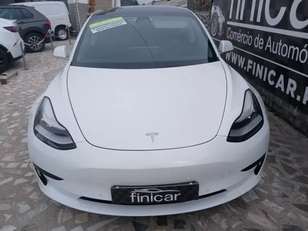 Tesla Model 3 Outro 23