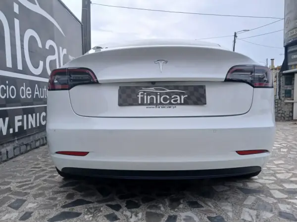 Tesla Model 3 Outro 27