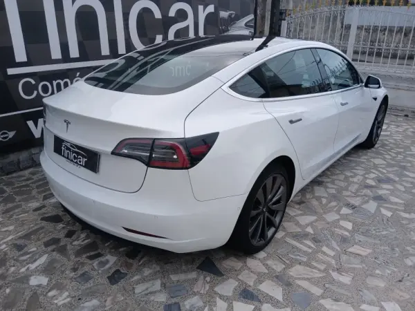 Tesla Model 3 Outro 26