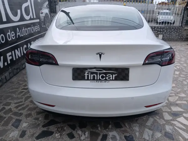 Tesla Model 3 Outro 28