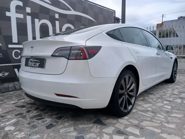 Tesla Model 3 Outro 29