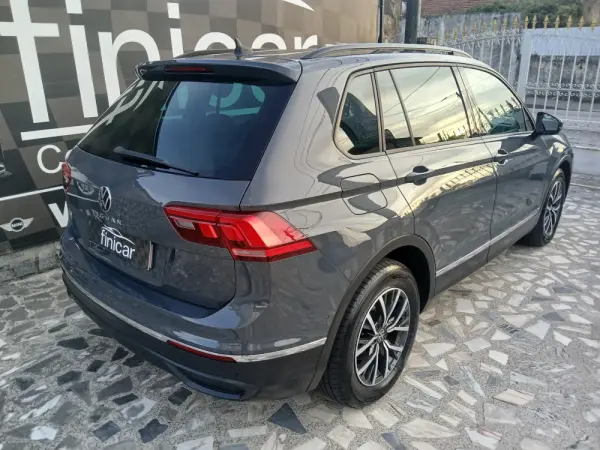 Volkswagen Tiguan 2.0 TDI Confortline DSG 31
