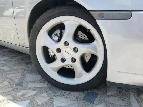 Porsche 911 (996) Carrera Coupé 6