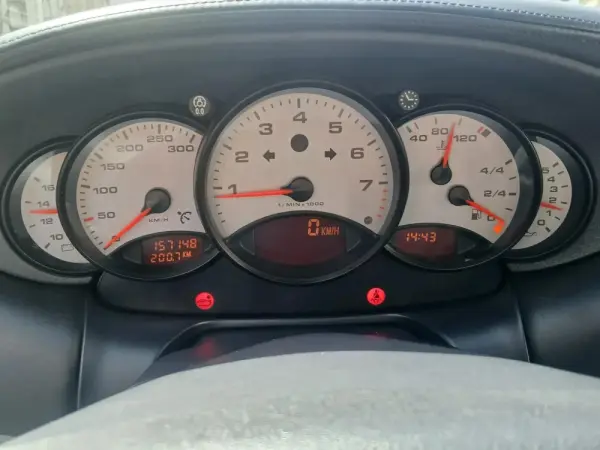 Porsche 911 (996) Carrera Coupé 24