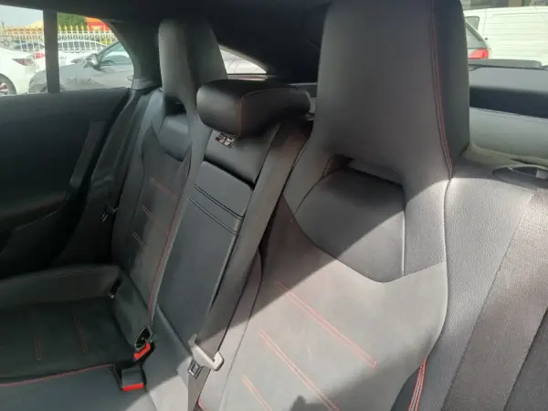 Mercedes-Benz CLA 180 d Shooting Brake AMG Line Aut. 13