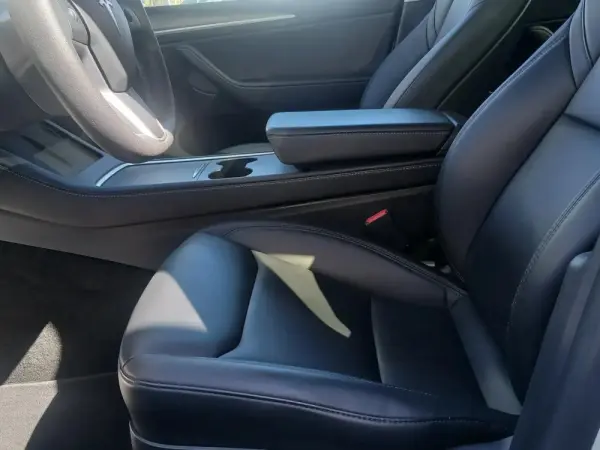 Tesla Model Y Performance Dual Motor AWD 9