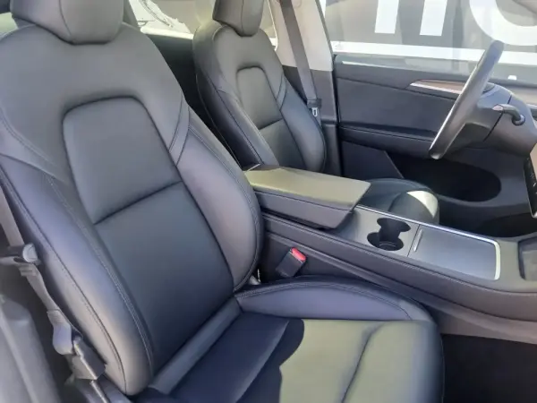 Tesla Model Y Performance Dual Motor AWD 13