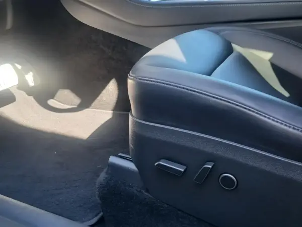 Tesla Model Y Performance Dual Motor AWD 19