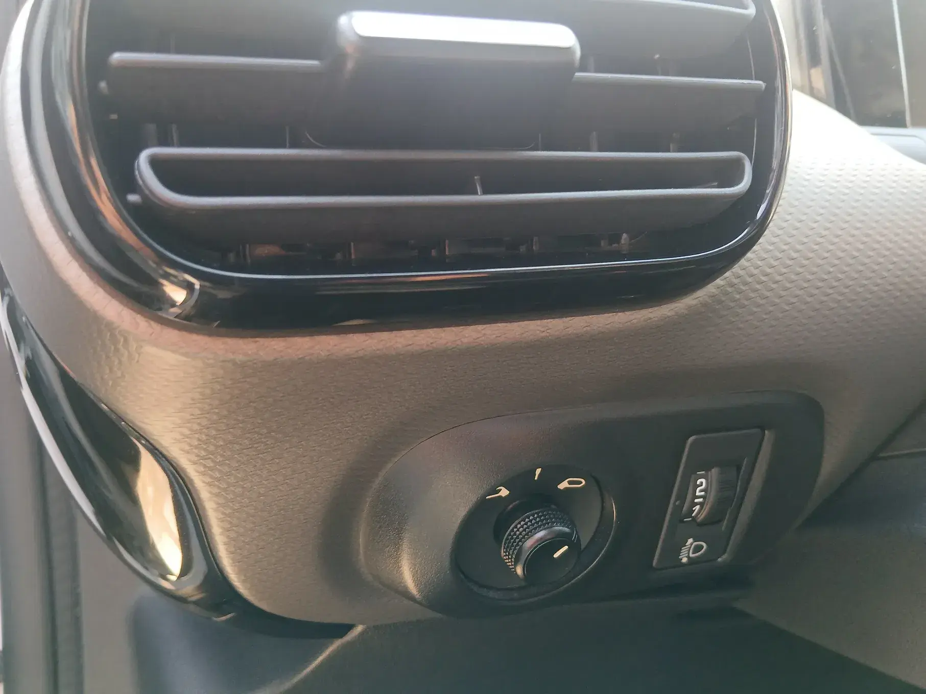 Citroen C4 Cactus Pure Tech e-THP 110 Stop&Start Shine 24