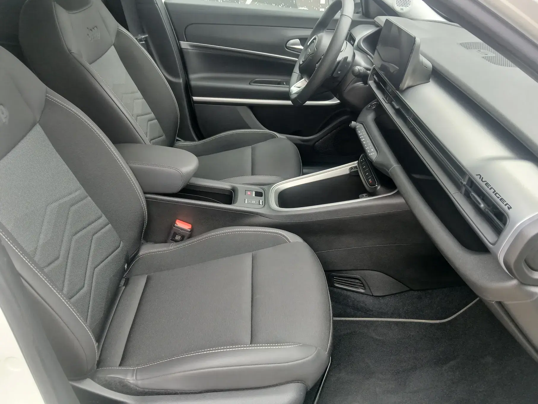 Jeep Avenger 1.2 e-Hybrid Summit DCT 10