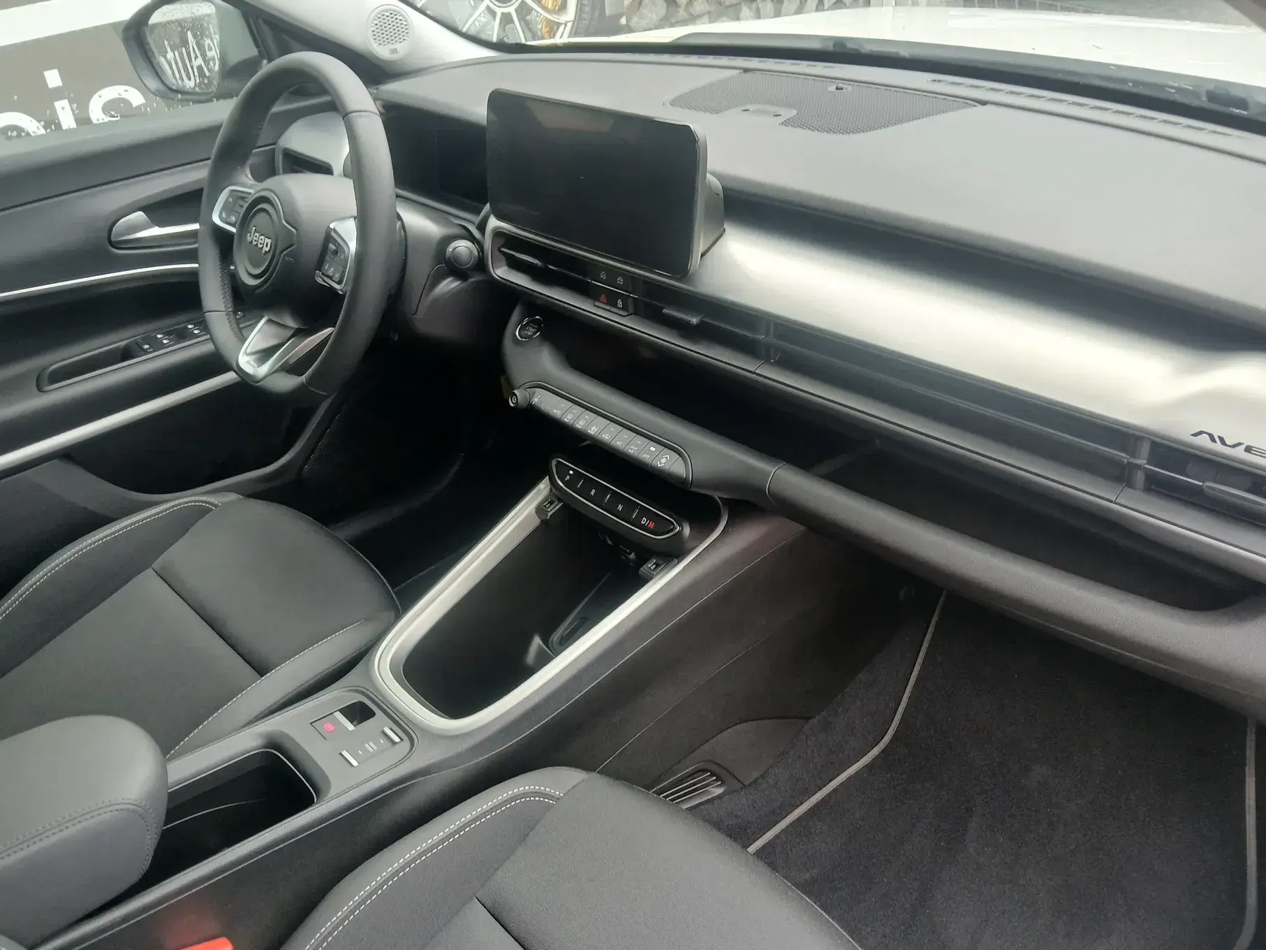 Jeep Avenger 1.2 e-Hybrid Summit DCT 11