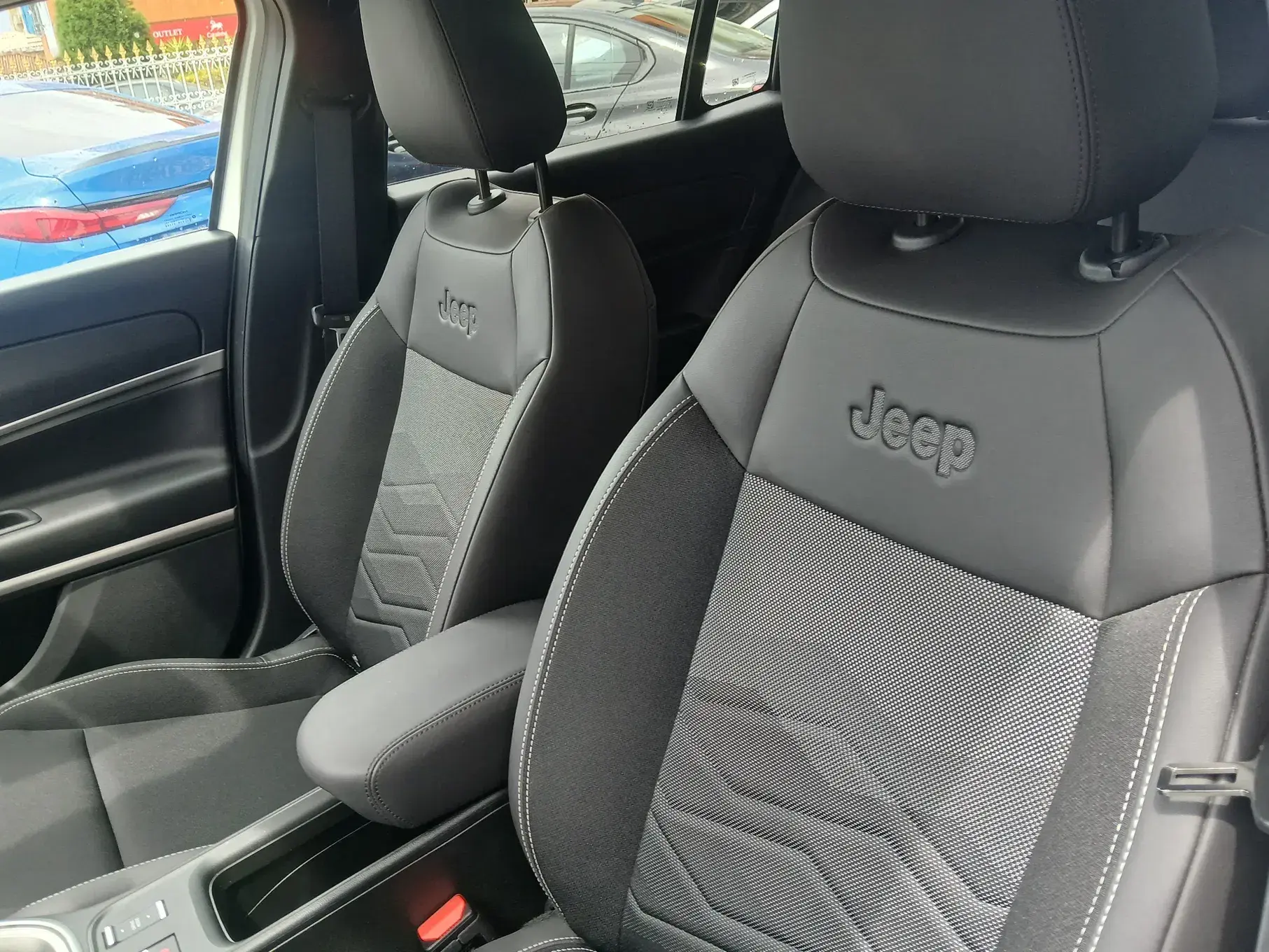 Jeep Avenger 1.2 e-Hybrid Summit DCT 13