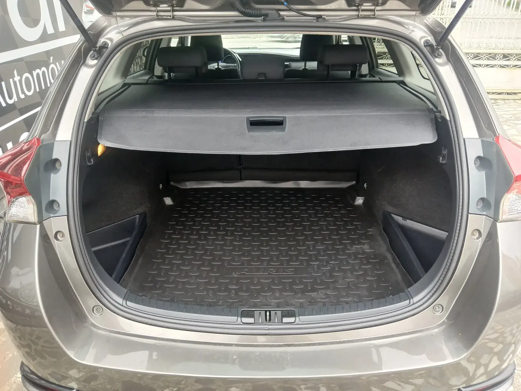 Toyota Auris Touring Sports 1.4 D-4D Exclusive+Navi 21