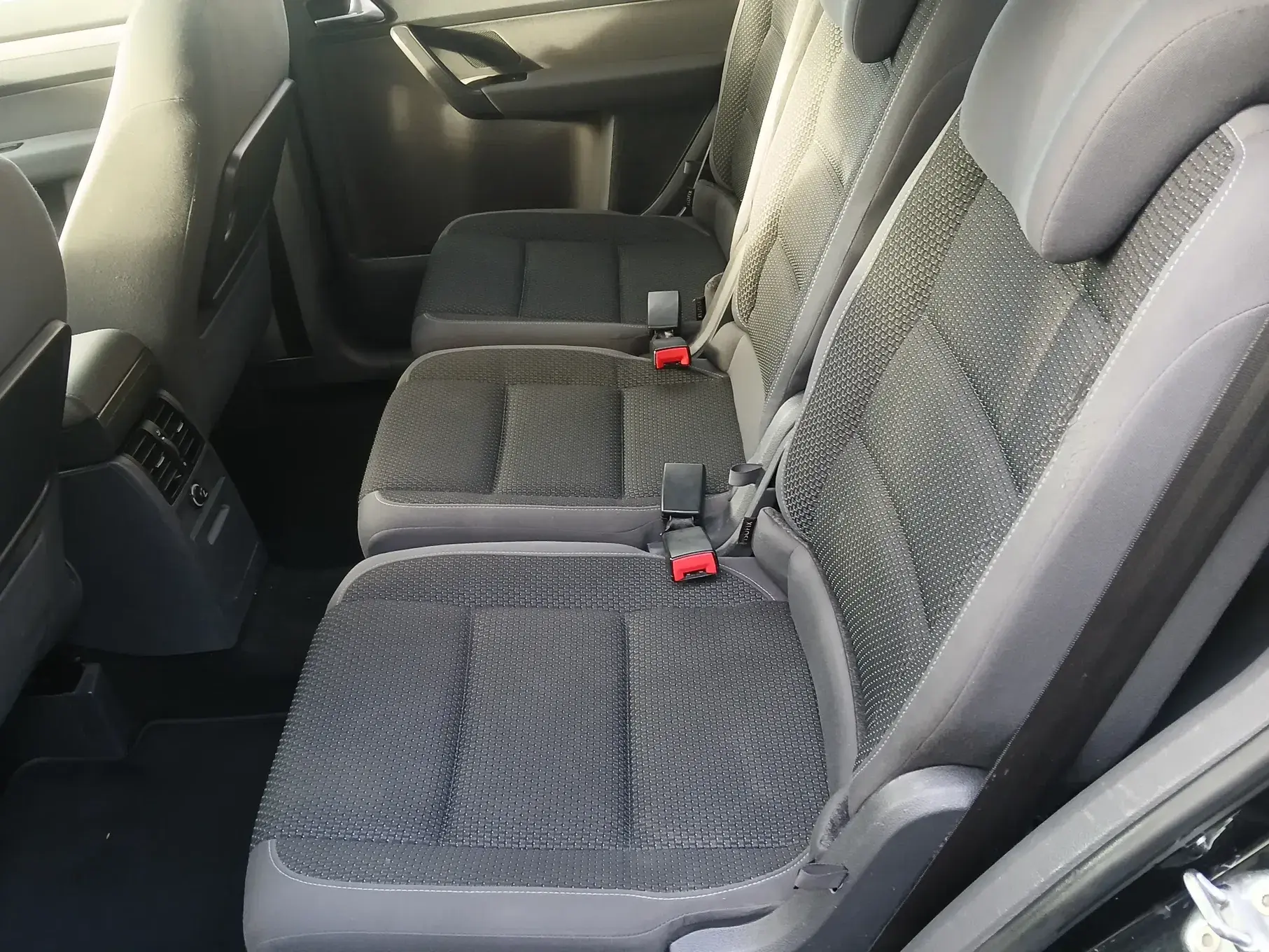 Volkswagen Touran 1.6 TDI Blue.Highine 7L 16