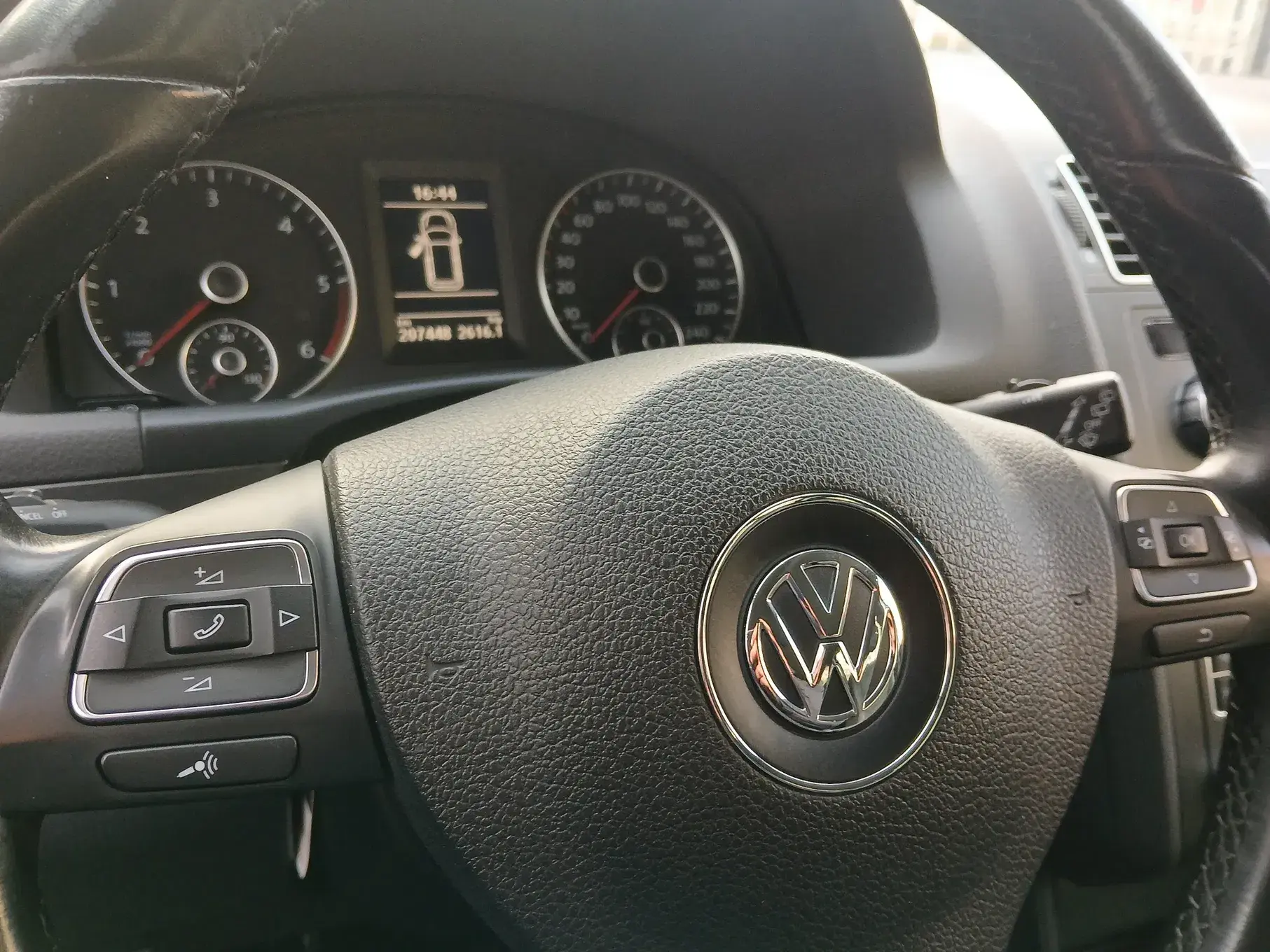 Volkswagen Touran 1.6 TDI Blue.Highine 7L 27