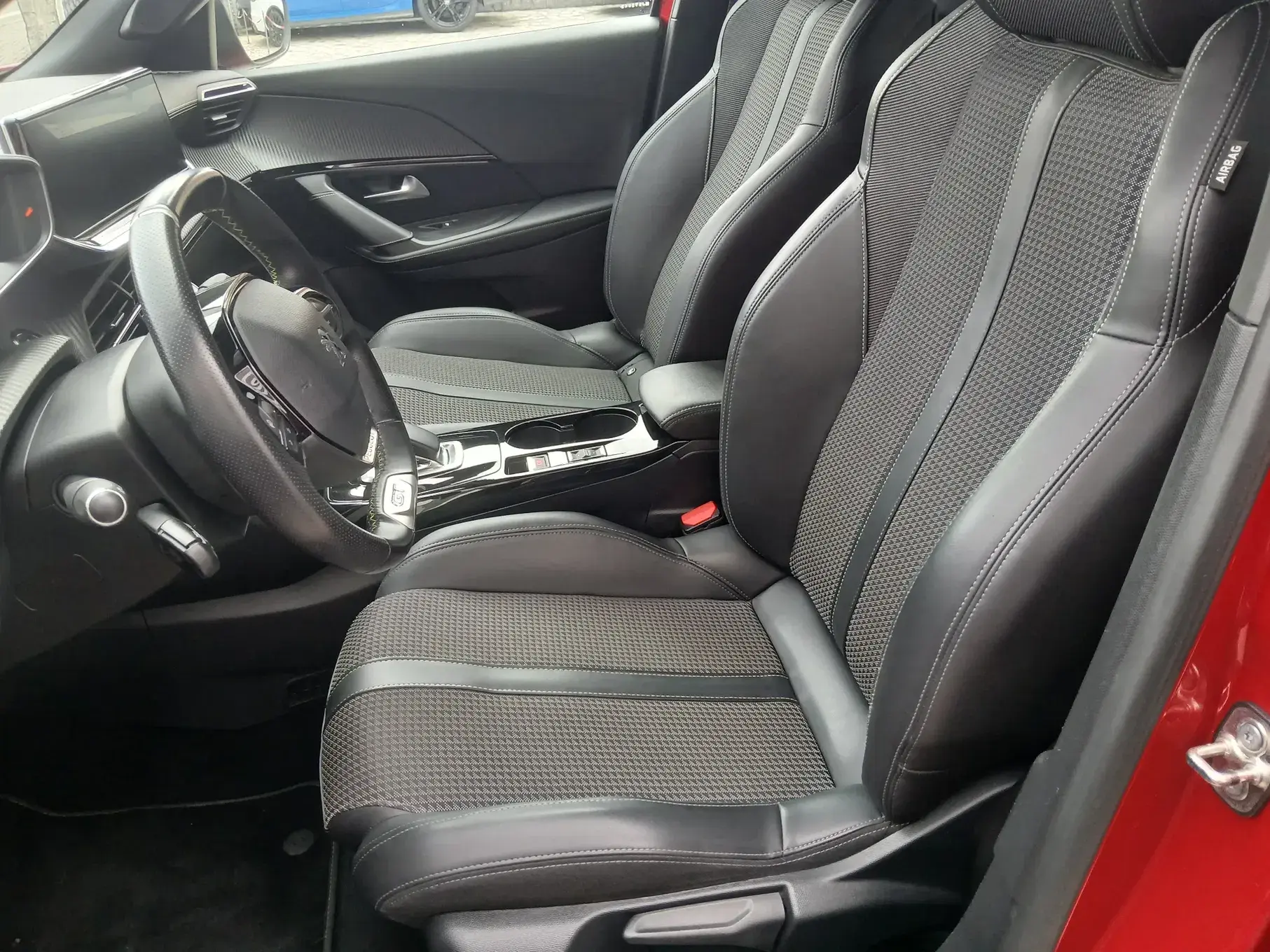 Peugeot e-2008 GT 9