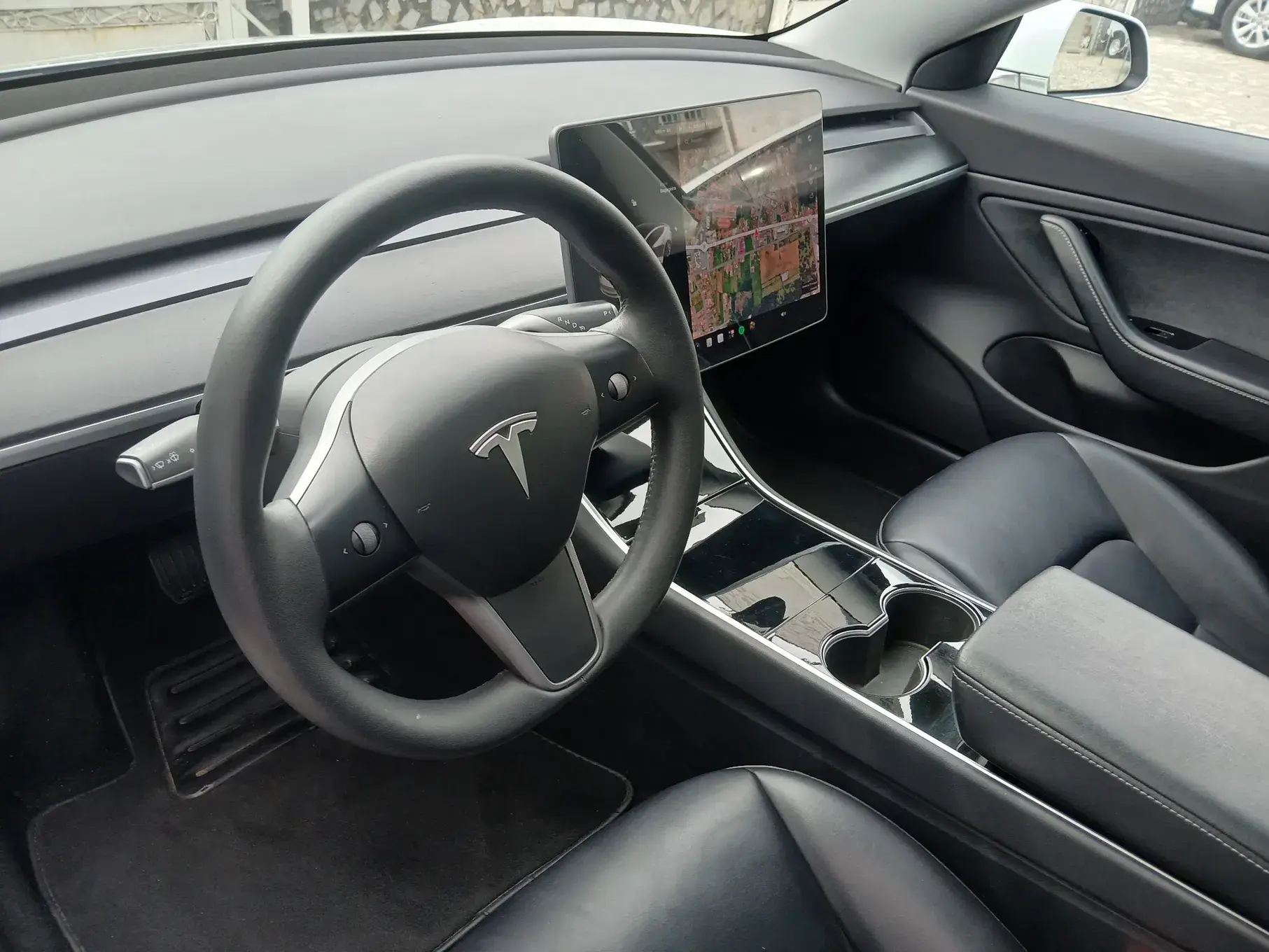 Tesla Model 3 Outro 16