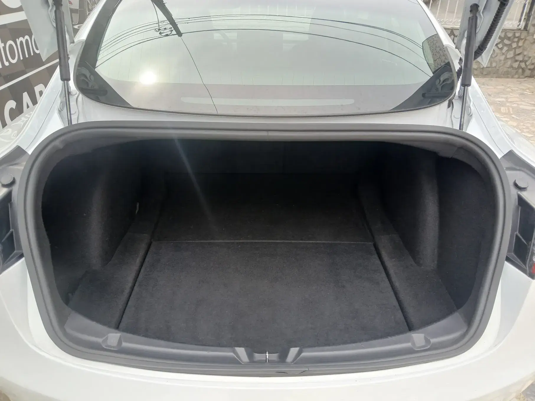 Tesla Model 3 Outro 22