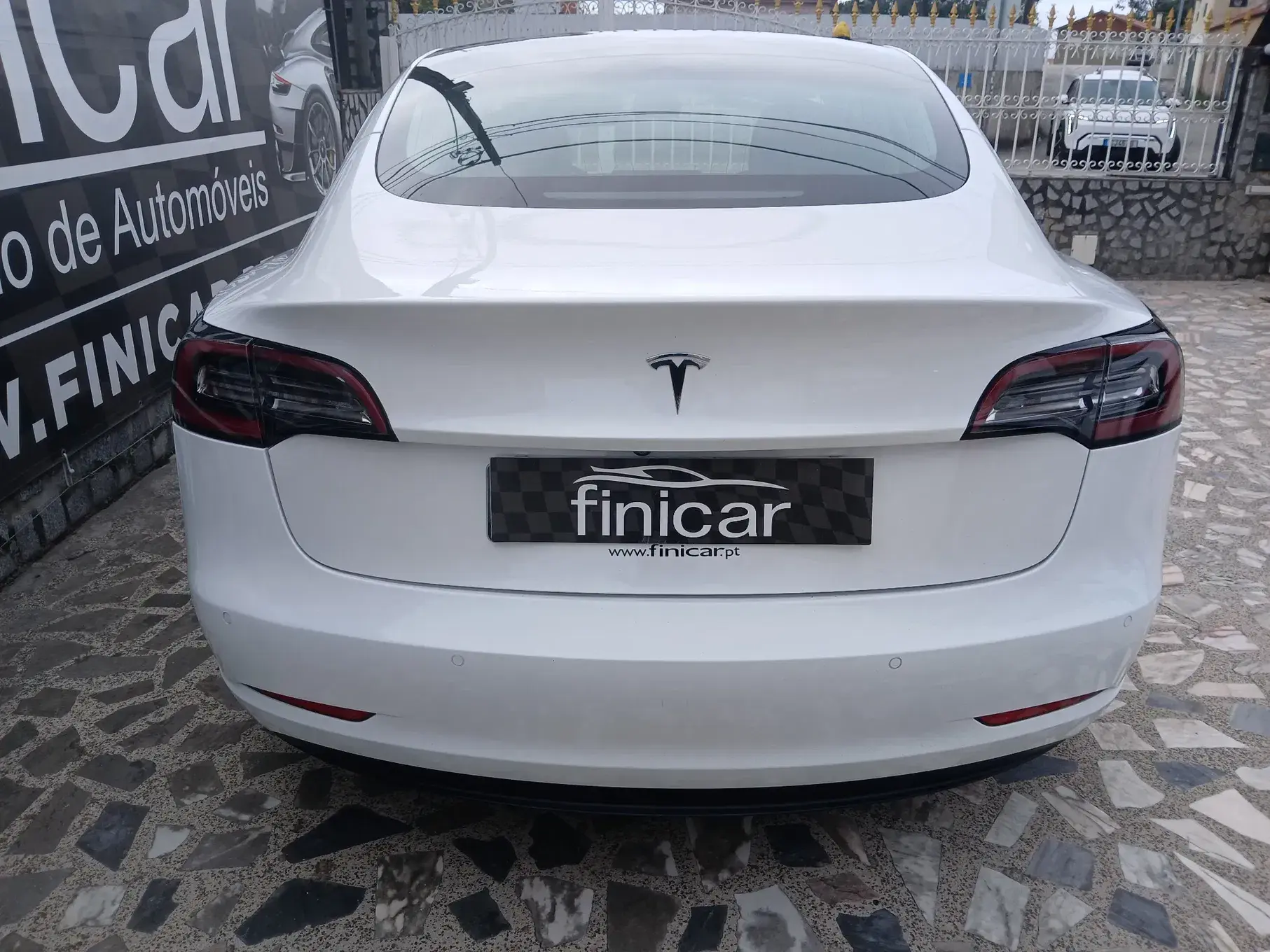 Tesla Model 3 Outro 28
