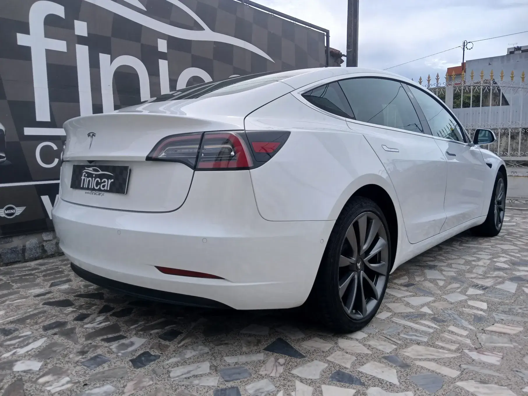 Tesla Model 3 Outro 29