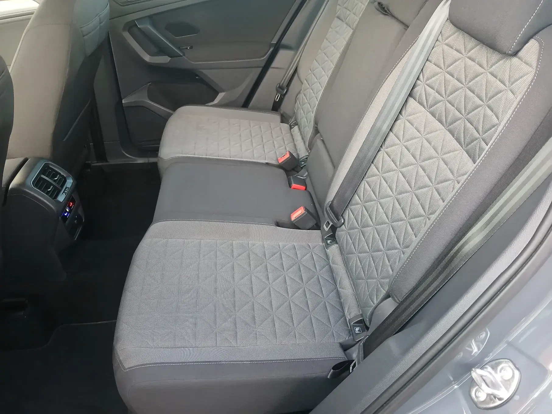 Volkswagen Tiguan 2.0 TDI Confortline DSG 13