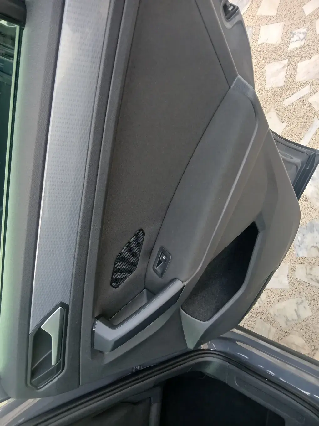 Volkswagen Tiguan 2.0 TDI Confortline DSG 17
