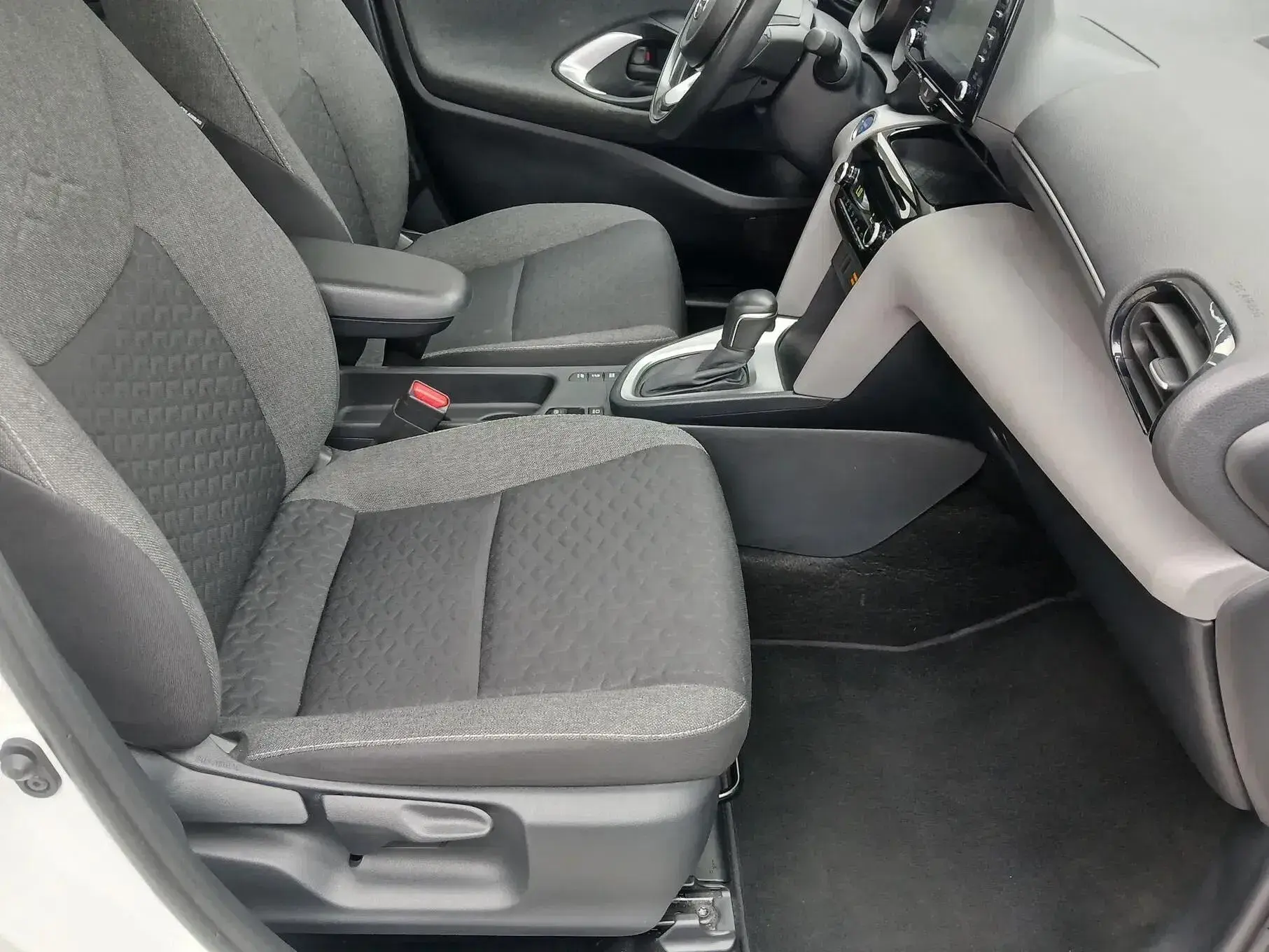 Toyota Yaris Cross 1.5 HDF Comfort Plus 14