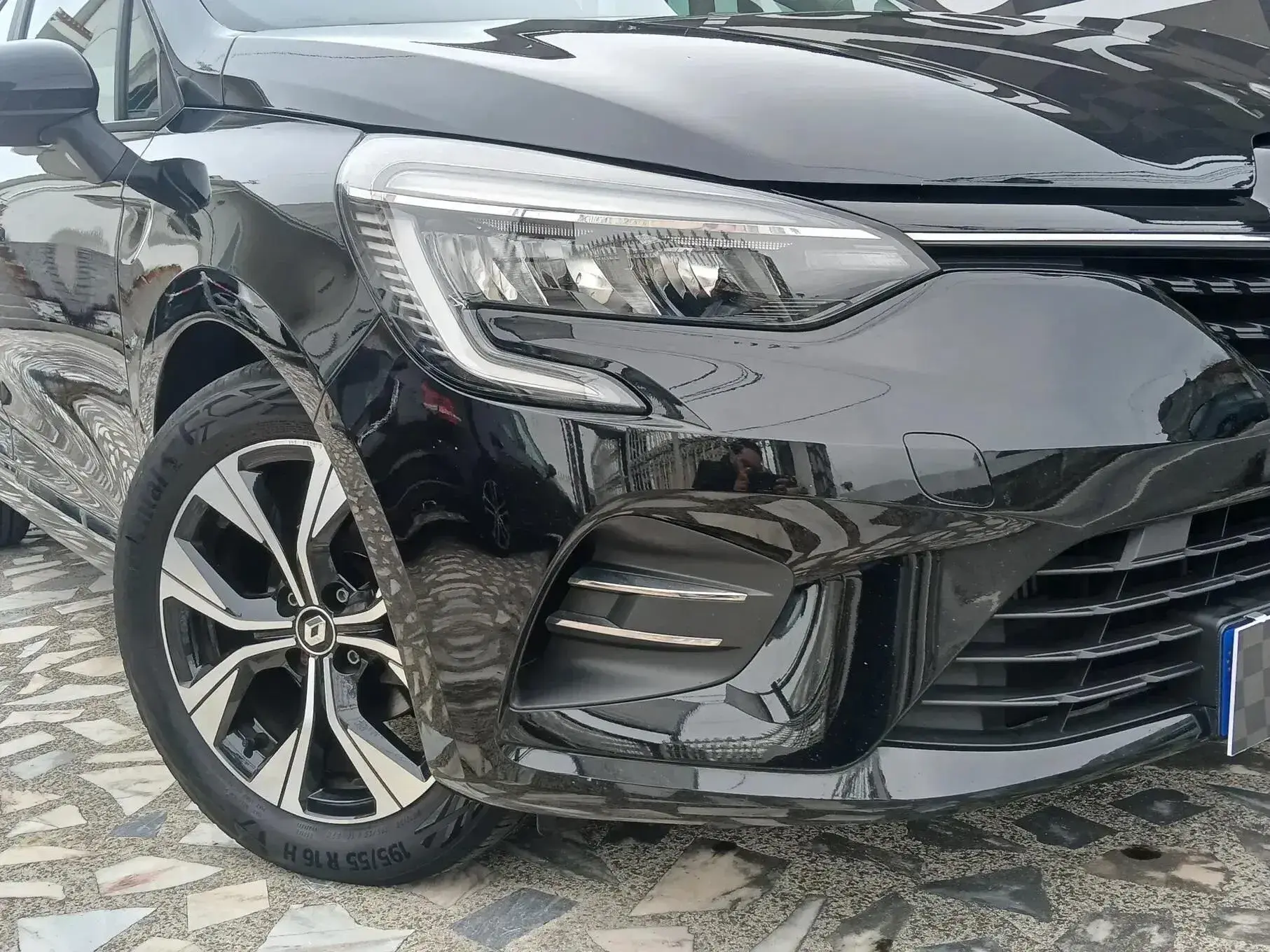 Renault Clio Outro 7