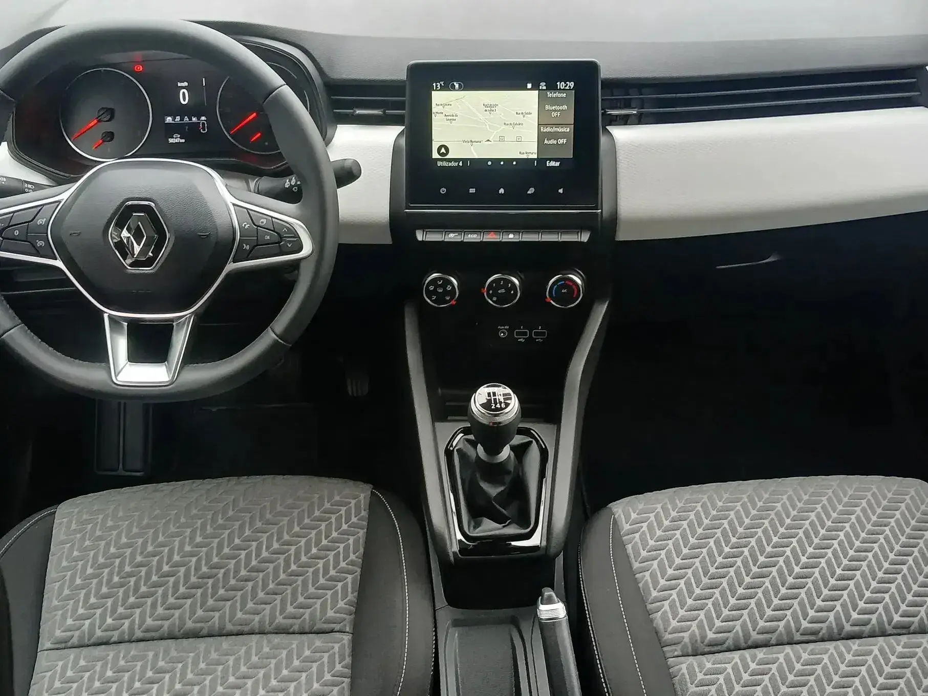 Renault Clio Outro 19