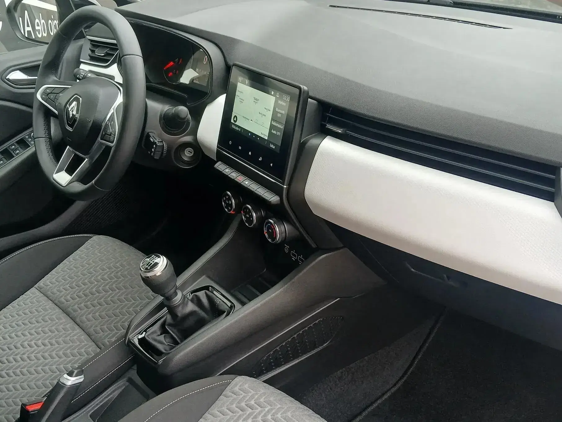 Renault Clio Outro 18