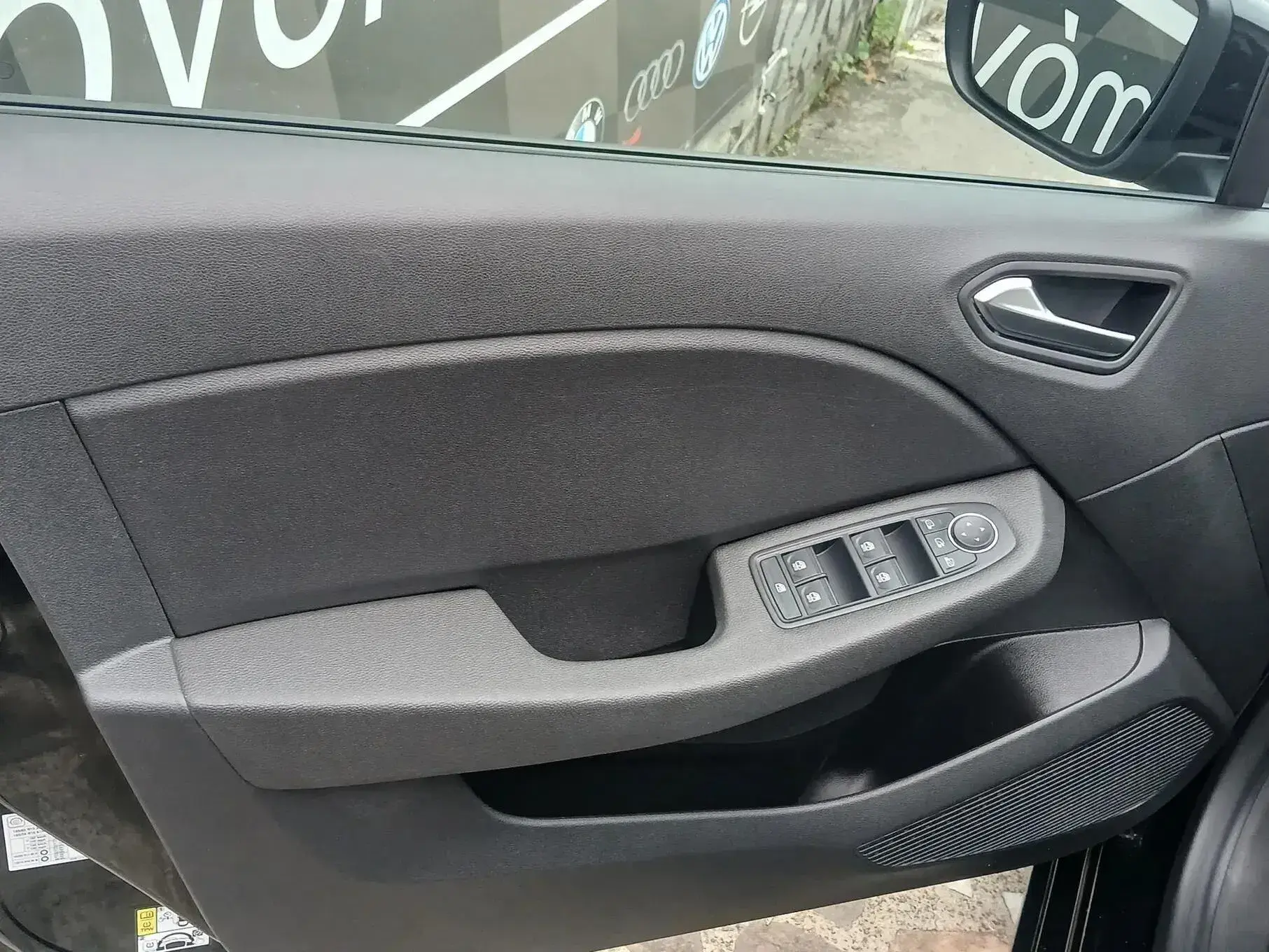 Renault Clio Outro 24