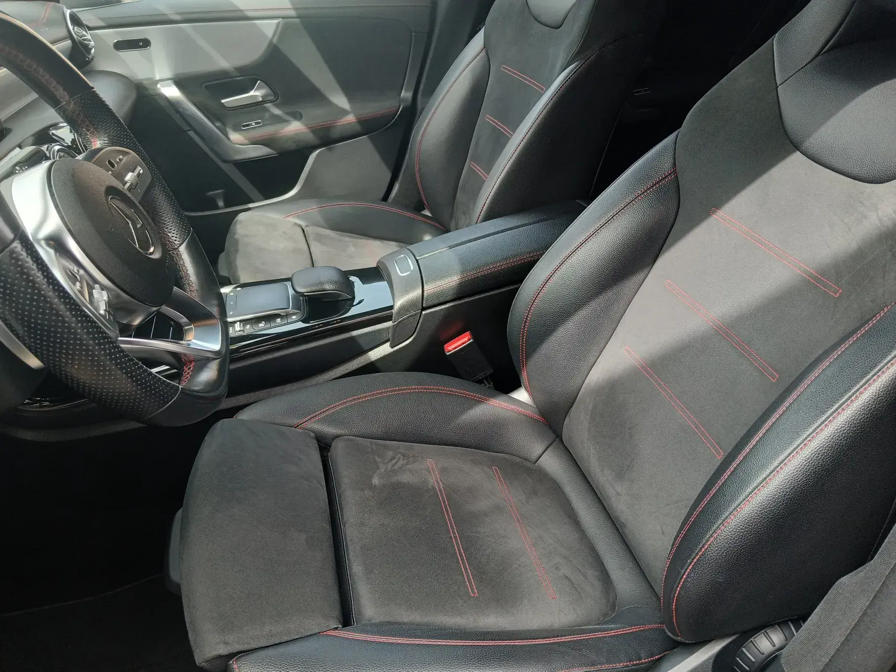 Mercedes-Benz CLA 180 d Shooting Brake AMG Line Aut. 5